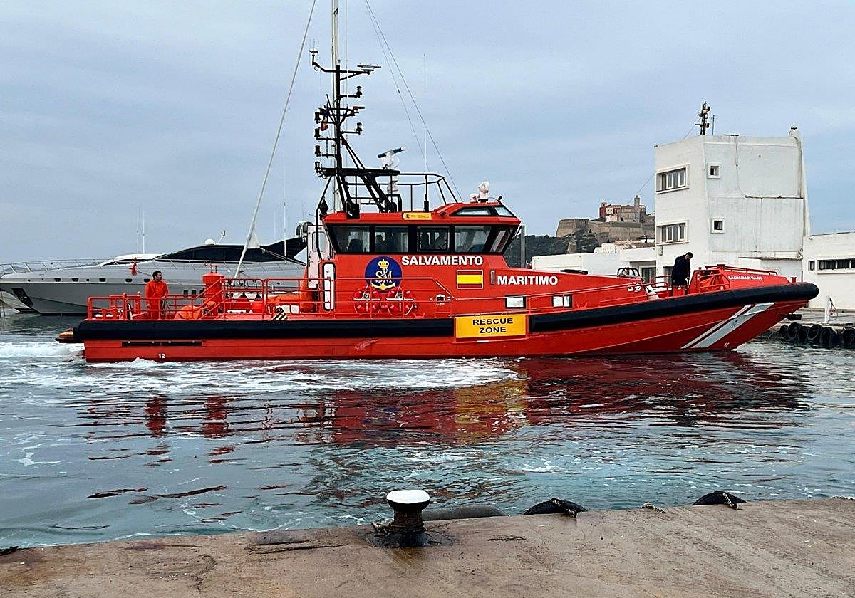 Salvamento Marítimo en busca del hombre.