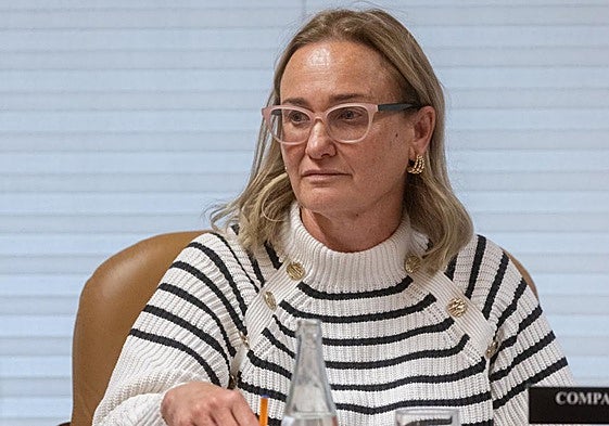 La interventora de la UCM, María Elvira Gutiérrez-Vierna, durante la Comisión de Investigación en la Asamblea de Madrid.