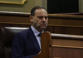 José Luis Ábalos ocupa su escaño en el Congreso.