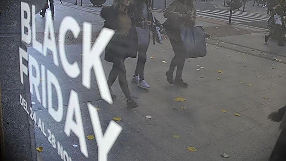 Consumo multa a 7 empresas con 350.000 euros por falsas rebajas durante el 'Black Friday' de 2023