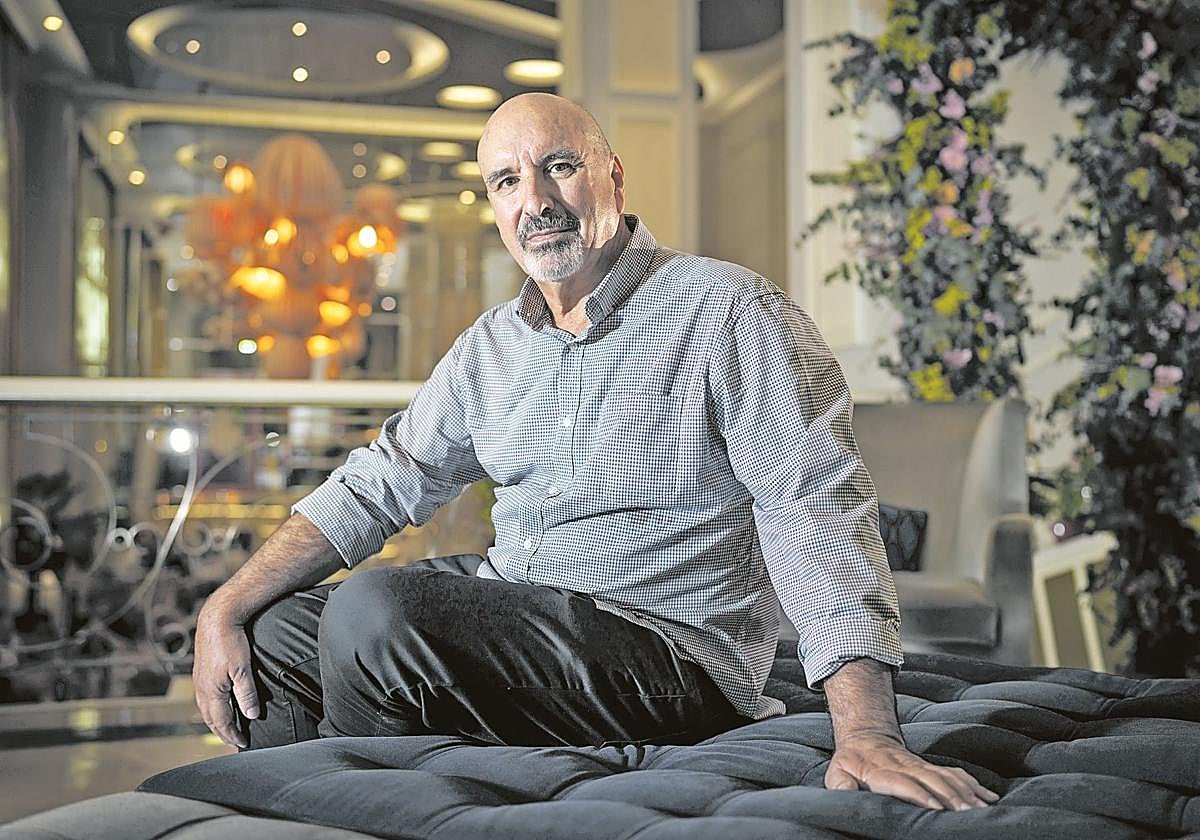 Fernando Ballano posa durante la entrevista.