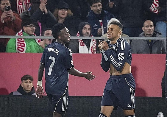 Mbappé se lamenta tras fallar una clara ocasión ante el Girona.