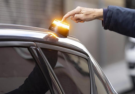 Pere Navarro, director general de Tráfico, advierte a los conductores españoles sobre la baliza V16 obligatoria: «No nos equivoquemos»