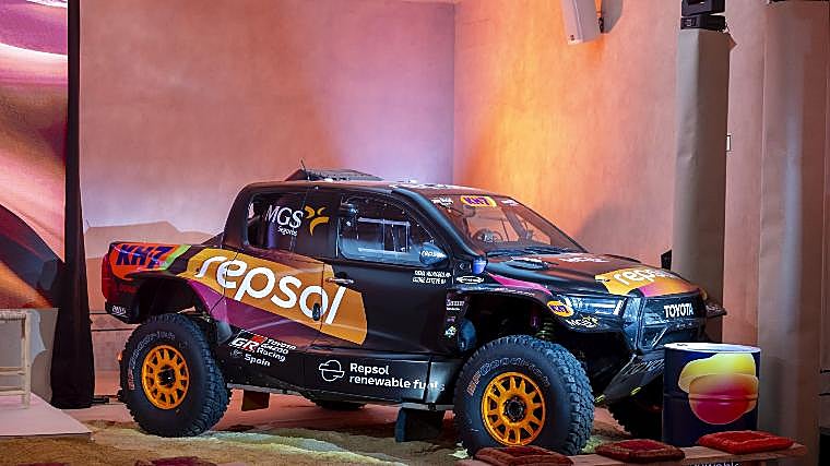 TOYOTA GAZOO Racing y Repsol presentan sus equipos oficiales para el Dakar 2026