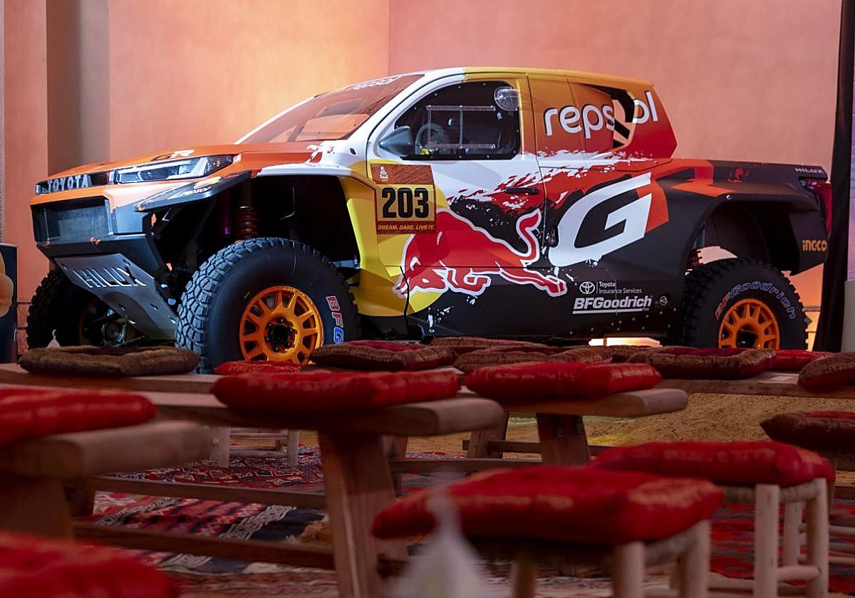 TOYOTA GAZOO Racing y Repsol presentan sus equipos oficiales para el Dakar 2026