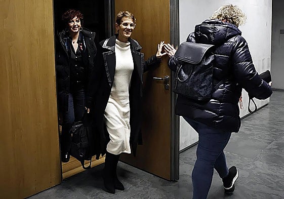 Chivite sale de la reunión con EH Bildu sobre los túneles de Belate, en el Parlamento de Navarra.