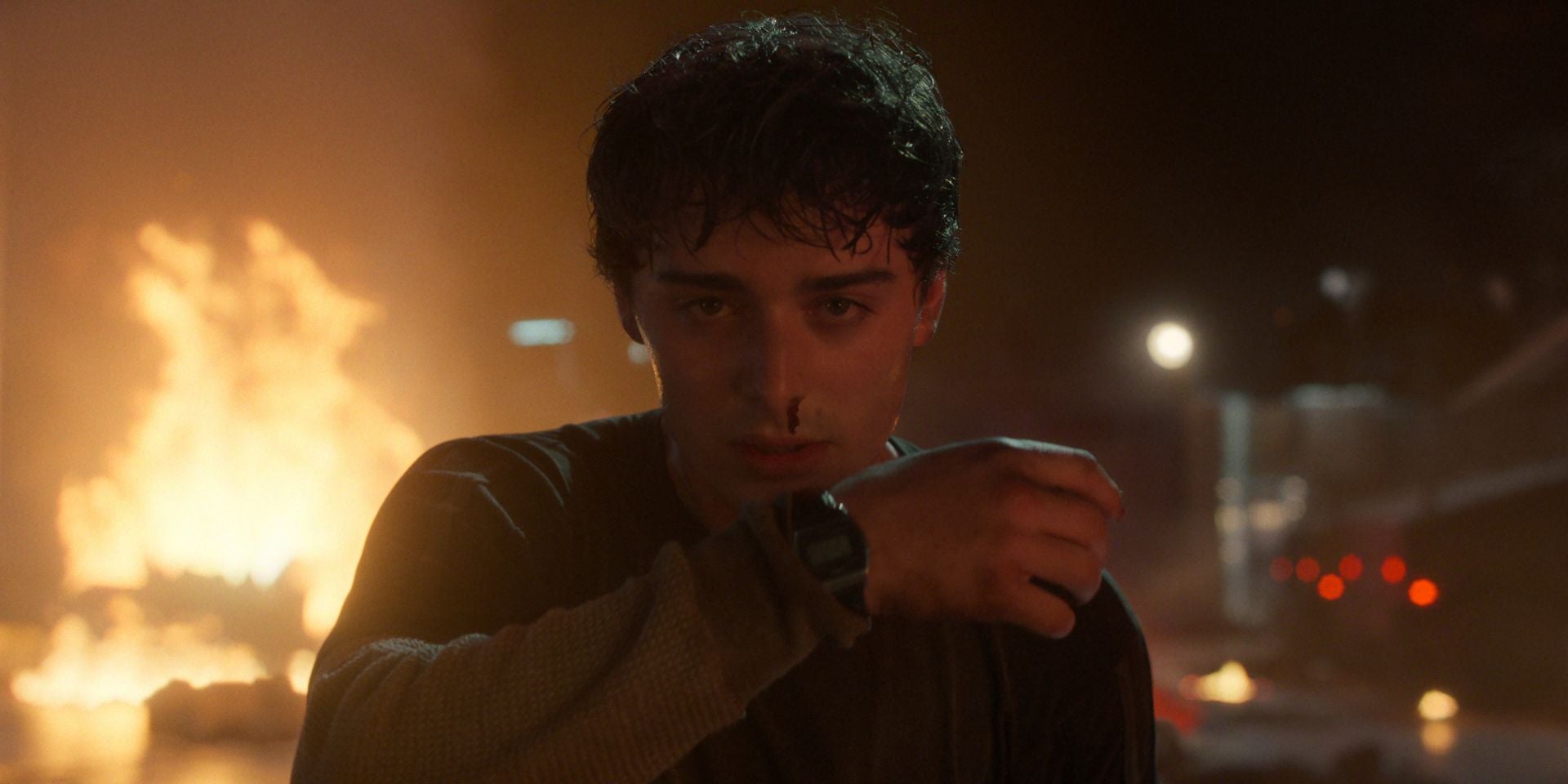 Imagen secundaria 2 - Arriba, Jim y Once, torturando a un militar; debajo, Vecna y Will.