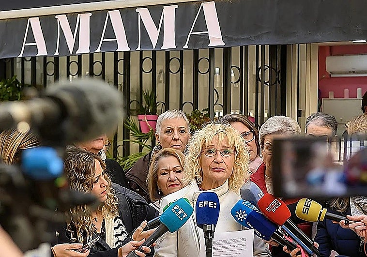 La presidenta de AMAMA, Ángela Claverol, en la sede de la asociación