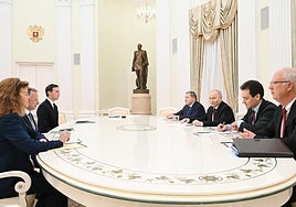 Witkoff, Putin y sus respectivos equipos el martes en Moscú.
