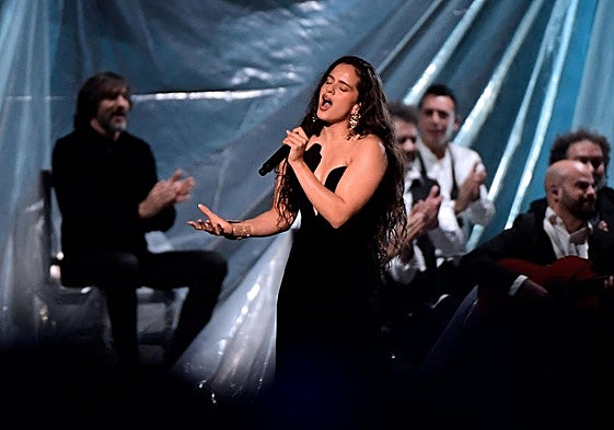 Rosalía, durante la actuación de los Grammy