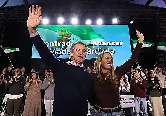 Feijóo y María Guardiola en un acto en Lobón celebrado a mediados del pasado mes de noviembre.