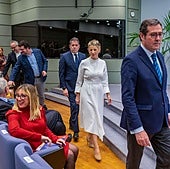 Yolanda Díaz, junto al presidente de la CEOE, ANtonio Garamendi (dcha.).