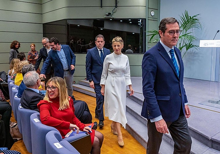 Йоланда Диас ведет переговоры только с профсоюзами, обостряя конфликт с бизнесом