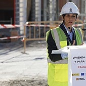 Isabel Rodríguez, ministra de Vivienda, durante el inicio de las obras de un parque de vivienda asequible en Zaragoza.