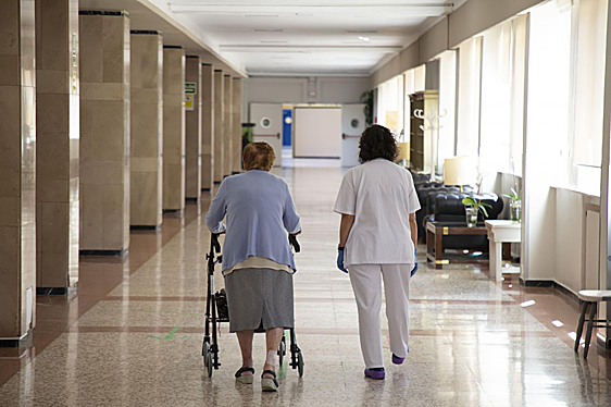 Tres ex altos cargos de Ayuso imputados en el 'caso residencias', citados a declarar la próxima semana