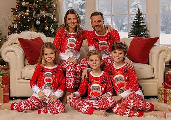 Vive la Navidad en casa con estos divertidos pijamas pensados para toda la familia