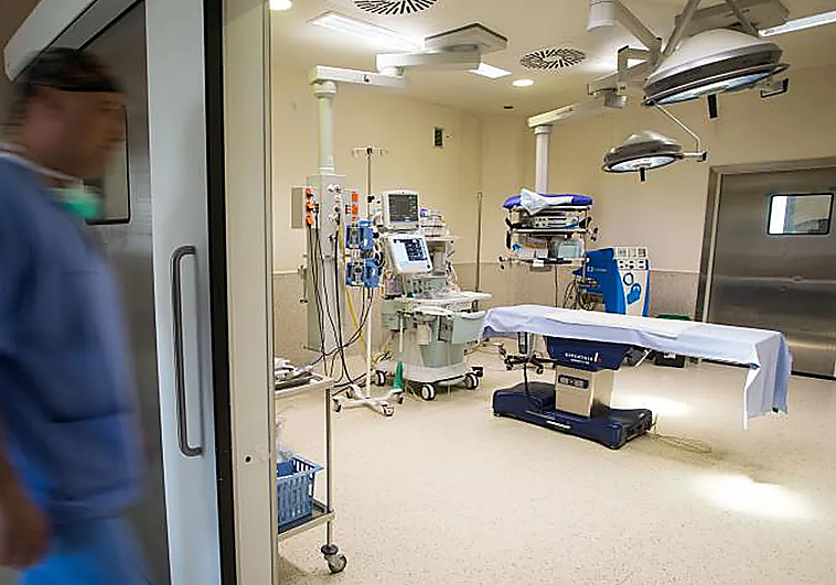 El anestesista detenido por la muerte de la niña sustrajo los sedantes del Hospital de Manises