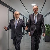 Netanyahu y Merz conversan antes de su comparecencia pública.