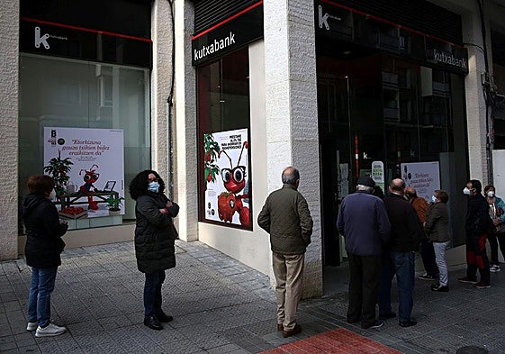 La banca mediana liderará la guerra hipotecaria en 2026 con más tipos fijos y mayor vinculación