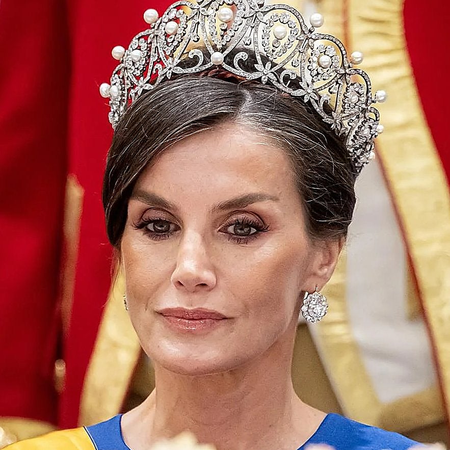 La tiara que Letizia querría la ha lucido una aristócrata en su boda: esmeraldas, diamantes y una pieza única