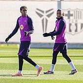 Lamine Yamal y Raphinha, durante el entrenamiento de este lunes.