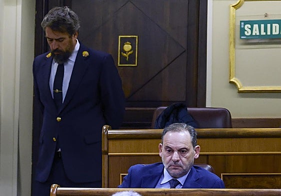 José Luis Ábalos en su escaño correspondiente al Grupo Mixto en el Congreso.