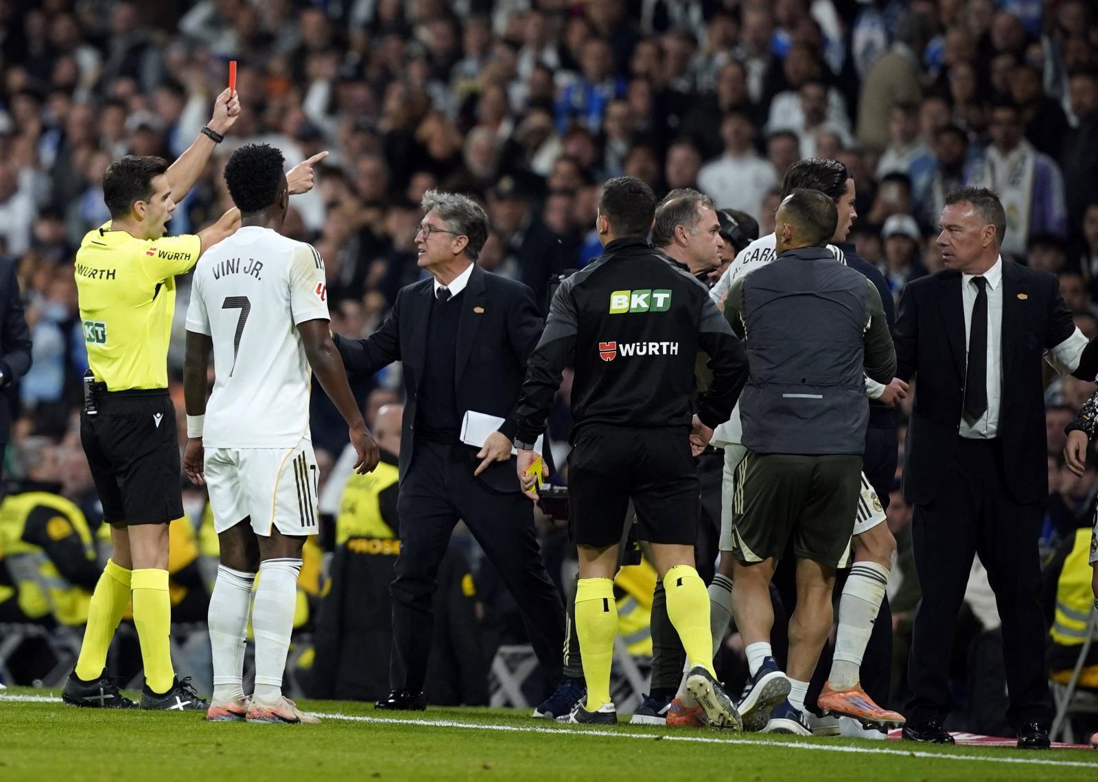 Alejandro Quintero Gonzalez expulsó a Endrick tras mostrar la roja a Carreras.