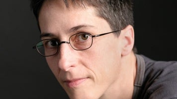 Alison Bechdel: «Prohibir libros es una actitud fascista»