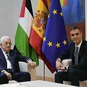 Mahmud Abás y Pedro Sánchez en la Monclos, este miércoles.