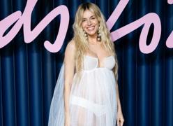 Sienna Miller, embarazada a los 43 y con vestido transparente, redefine las reglas de la mujer