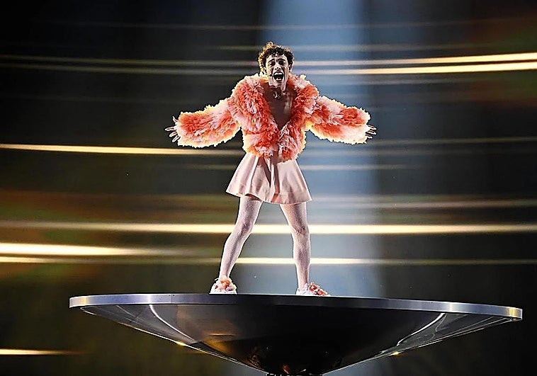 El ganador de Eurovisión 2024 devuelve su trofeo por el apoyo a Israel de la UER: «No debe estar en mi estantería»