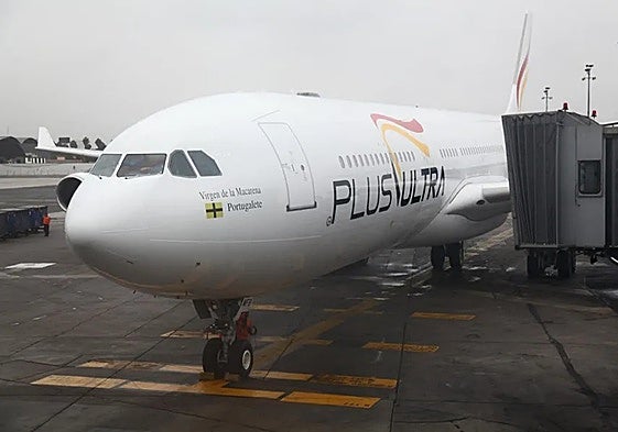 Un avión de Plus Ultra en tierra