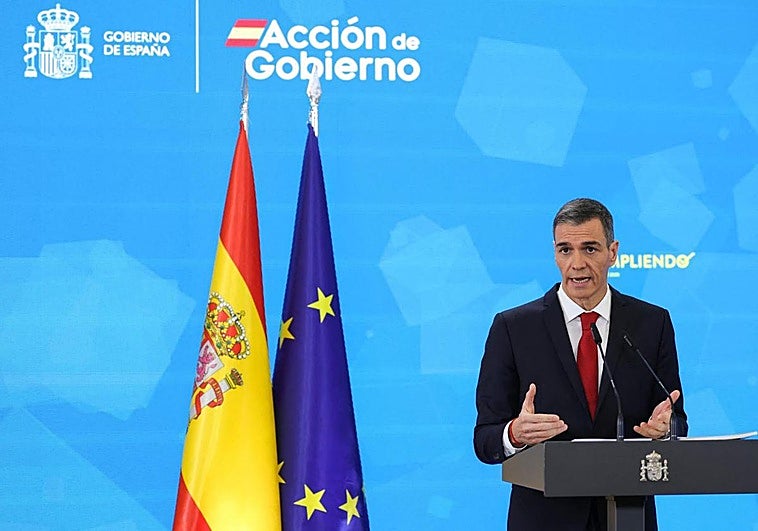 Sánchez descarta elecciones y cuestión de confianza y se proclama «orgulloso» de sus ministros