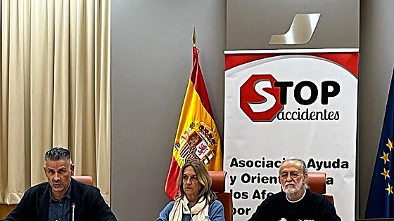 Las víctimas de tráfico exigen que PP y PSOE sumen sus votos para desatascar la rebaja de la tasa de alcohol: «Salva vidas»