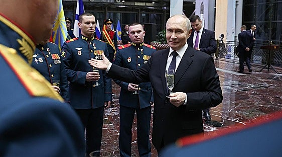 Putin llama «cochinillos» a los líderes europeos por buscar un eventual colapso de Rusia