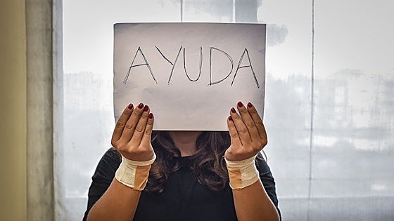 Los suicidios juveniles siguen desbocados mientras caen los de adultos