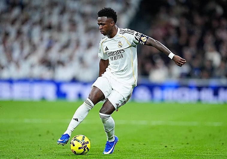 Vinicius cambia la camiseta del Madrid por la de Brasil en redes tras los silbidos del Bernabéu