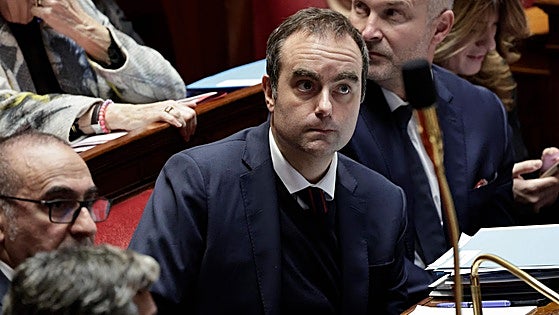 Francia se decanta por prorrogar los presupuestos y deja en suspenso la reducción del déficit