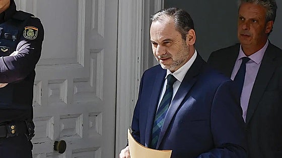 Ábalos pide ahora que un jurado popular le juzgue por el 'caso de las mascarillas'