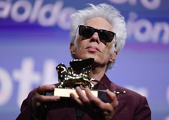Jarmusch con el León de Oro en Venecia.