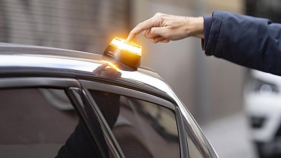 Pere Navarro, director general de Tráfico, advierte a los conductores españoles sobre la baliza V16 obligatoria: «No nos equivoquemos»
