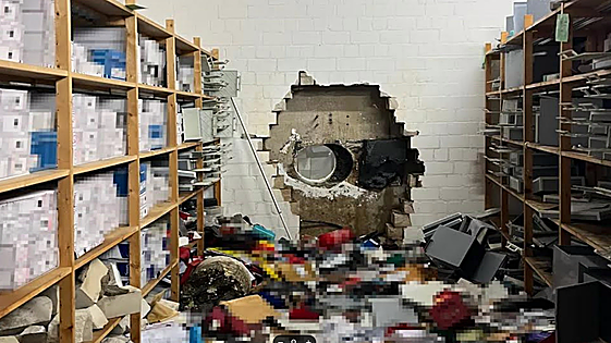 Revientan con un butrón la cámara blindada de una caja de ahorros alemana y roban en las cajas de seguridad