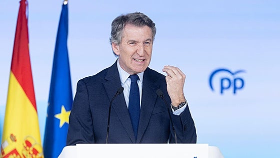 Feijóo declara 2025 como el año del «colapso total del sanchismo» y se conjura para «construir el día después»