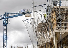 Viviendas en construcci&oacute;n en Logro&ntilde;o.