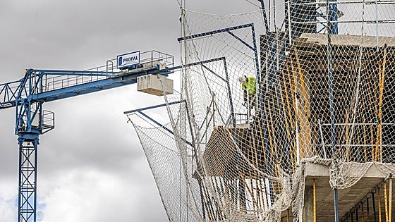El euríbor cierra el año con la quinta subida consecutiva y pone en jaque el alivio de las hipotecas