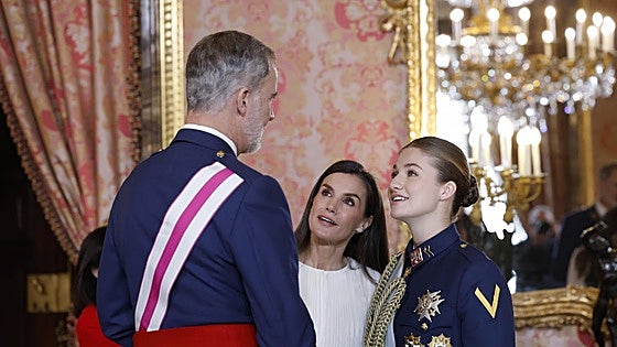 Felipe VI instruye a Leonor como futura capitán general de las Fuerzas Armadas