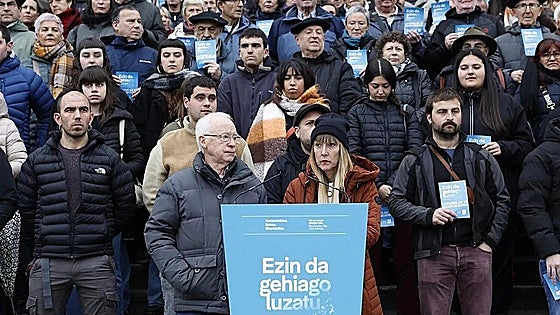 Más de la mitad de los 125 presos de ETA cumple su pena en casa o entra y sale de prisión