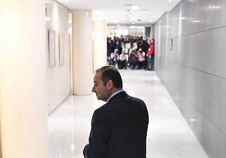 Los abogados de Ábalos renuncian a su defensa por el impago de los honorarios