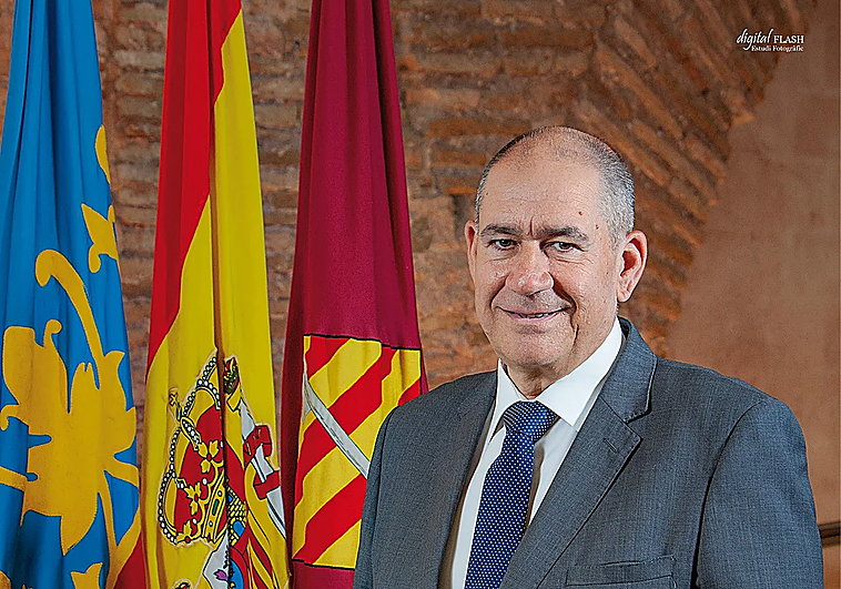 «Menudo escote llevas, qué corta vas, qué fresca», las frases machistas de un concejal de Alzira a su compañera