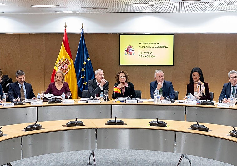 Montero llega a la reunión con las autonomías sobre financiación con el único apoyo de Cataluña